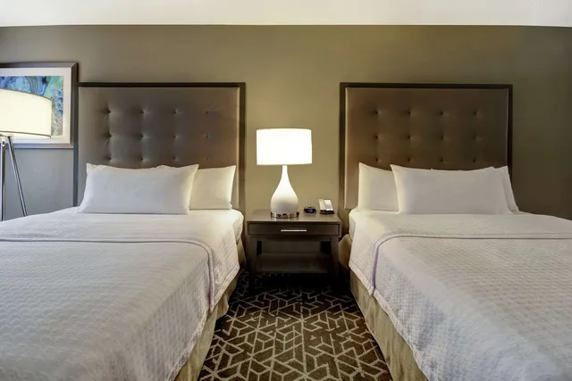 جناح بسرير كوين بإطلالة على المدينة بغرفة نوم واحدة، Homewood Suites by Hilton Edgewater-NYC Area 1/2