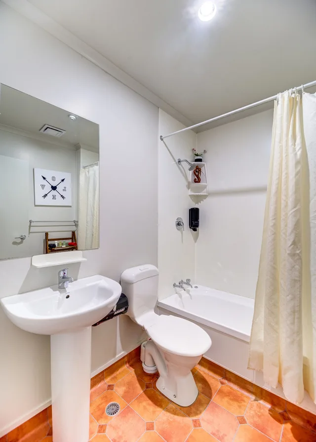 غرفة تنفيذية بسرير كينج بإطلالة على البحيرة مع أريكة، Silver Fern Lodge 5/5