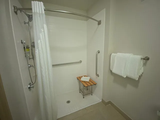 غرفة بسرير كوين لذوي الإعاقة، Holiday Inn Express Hotel And Suites Gadsden W Near Attalla 5/5