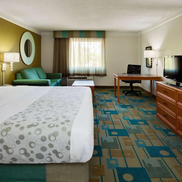 غرفة سوبيريور بسرير كينج، La Quinta Inn & Suites by Wyndham St. Pete-Clearwater Airpt 5/7
