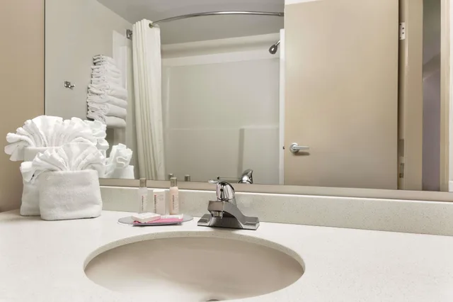 غرفة بسريرين كوين في الطابق الأرضي، Days Inn by Wyndham Victoria Airport Sidney 5/6