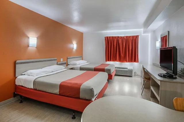 غرفة بسريرين كوين بمطبخ لذوي الإعاقة، Motel6 Pasadena, TX 2/5