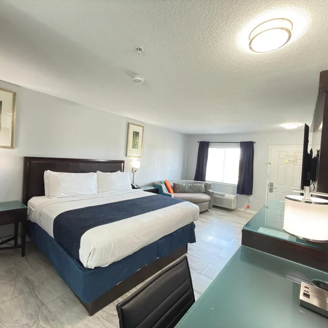غرفة ديلوكس بسرير كينج، Lantern Inn & Suites 4/10