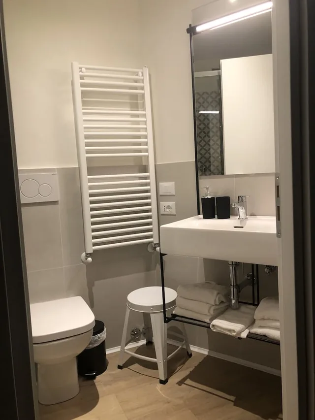 غرفة كومفورت ثلاثية بسرير كوين وسرير فردي بإطلالة على المدينة، Hotel Giappone 8/8