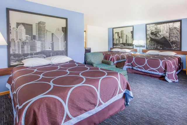جناح بسريرين كوين للمدخنين، Super 8 by Wyndham Monmouth IL 1/1