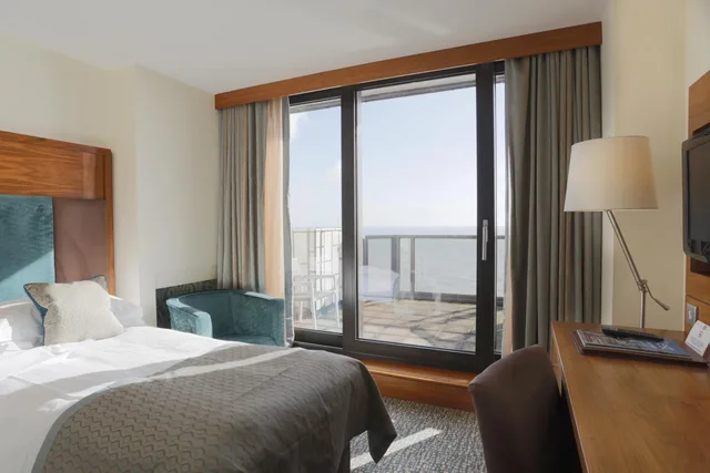 غرفة بريميوم مفردة بشرفة، The View Hotel 3/6