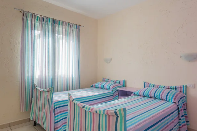 شقة بسريرين منفصلين بإطلالة على البحر بغرفتي نوم مع أريكة، Baia De Bahas Exclusive Resort 1/5