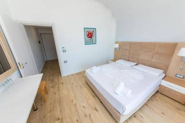 2 Bedrooms, Family, Queen and Twin Beds, Sea View, Balcony, Hotel Saranda Palace 7/10