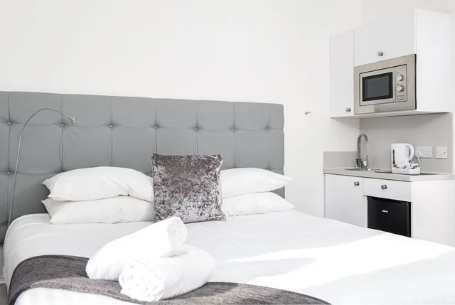 Deluxe, Studio, Double or Twin Bed, Kelpies Serviced Apartments 6/8