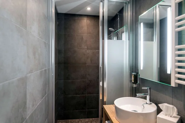 Junior Suite, King Bed, Convertible Double Bed، Hotel KLE BW Signature Collection 7/10