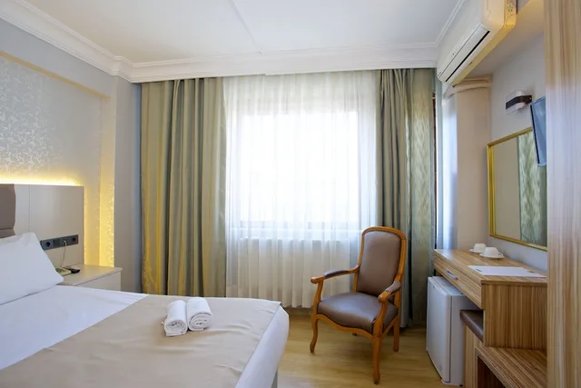 غرفة ديلوكس بسرير كوين، Grand Ant Hotel 3/10