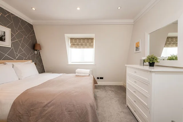 شقة سوبيريور بسرير كوين وسريرين منفصلين بشرفة بغرفتي نوم، Apartment Queensgate Court 1/10