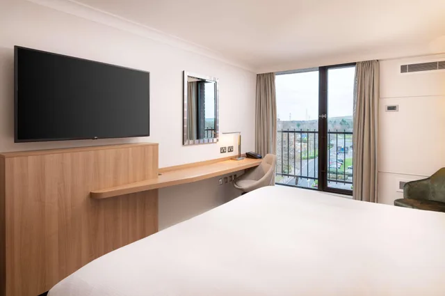 Executive, Double Bed, Hilton Birmingham Metropole 1/6