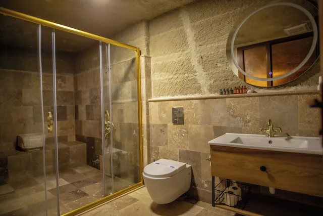 غرفة ديلوكس رباعية بسرير مزدوج وسريرين منفصلين، Guven Cave Hotel 4/4