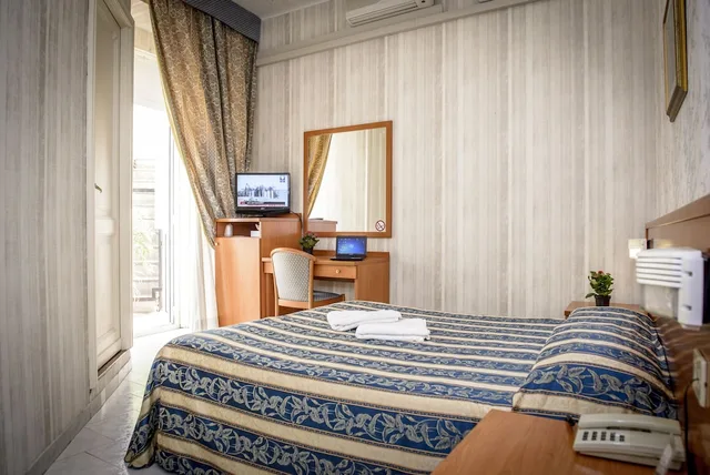 Room, Twin Beds, Hotel Emmaus 5/6