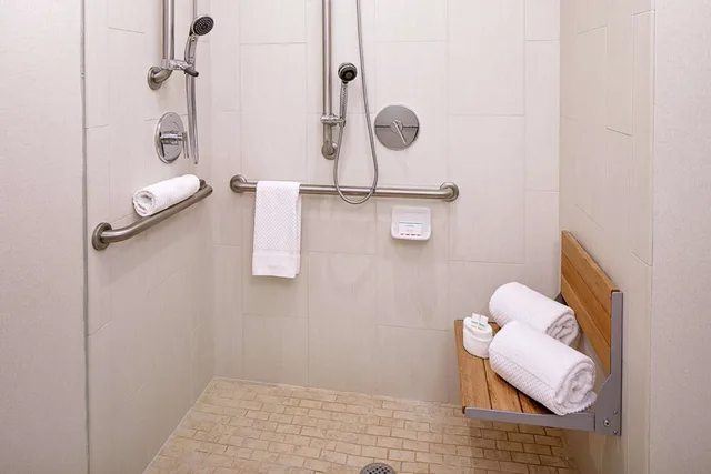 جناح بسريرين مزدوجين بغرفة نوم واحدة لذوي الإعاقة، Embassy Suites by Hilton Boston Marlborough 5/5