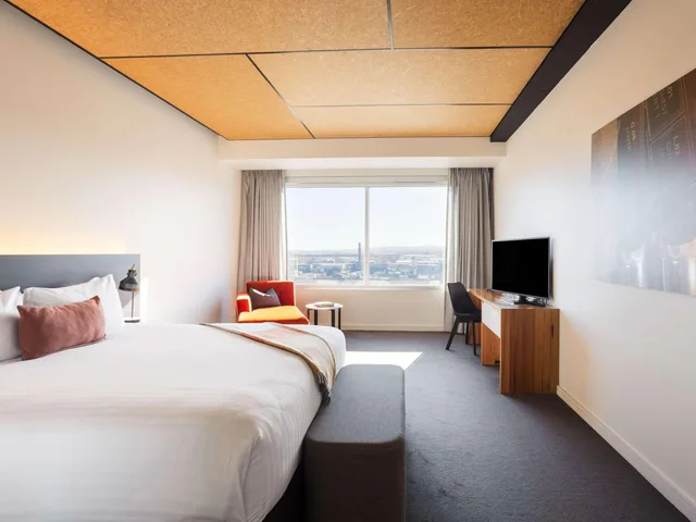Deluxe, Double Bed, Peppers Silo Launceston 2/10