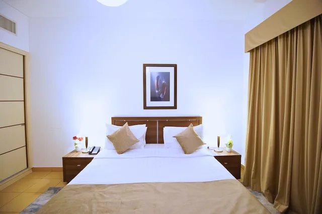 شقة بسرير كينج بغرفة نوم واحدة مع أريكة، Tulip Hotel Apartment Bur Dubai 5/10