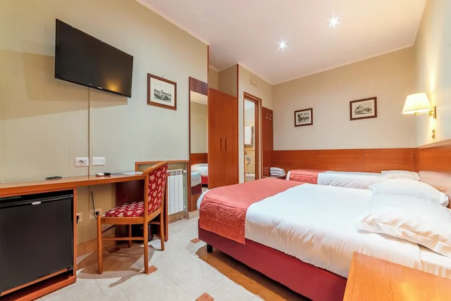 غرفة كلاسيكية بسرير كوين وسرير فردي، Hotel Riviera Fiumicino 1/3