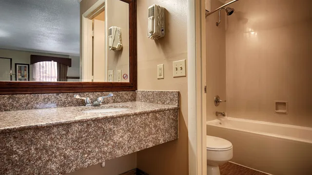 غرفة قياسية بسرير كوين، Best Western Franklin Inn 6/6
