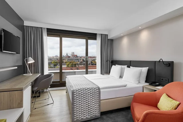 غرفة قياسية بسرير كوين بإطلالة على المدينة، Holiday Inn Munich - City Centre 1/2