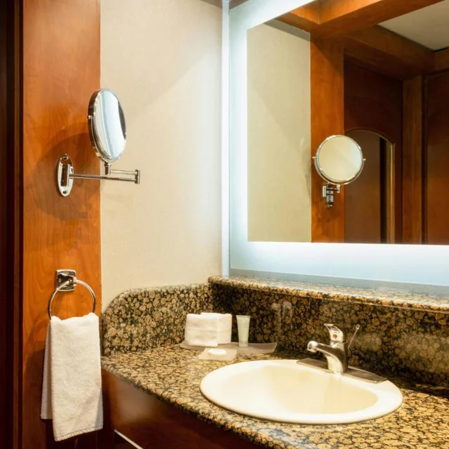 غرفة بسرير كينج بإطلالة على المدينة، Courtyard By Marriott Mexico City Revolucion Ex Radisson Flamingos 3/9