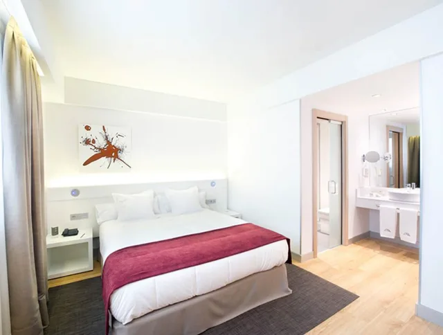 غرفة تنفيذية بسرير كينج بشرفة، Hotel Sercotel Ciudad de Miranda 2/6