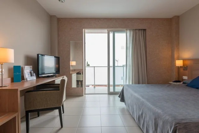غرفة قياسية بسرير مزدوج أو سريرين منفصلين بإطلالة على البحر، Hotel Lodomar Spa And Talasoterapia 2/6