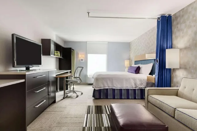 جناح بسرير كينج مع أريكة لذوي الإعاقة، Home2 Suites By Hilton Philadelphia Convention Center 1/3