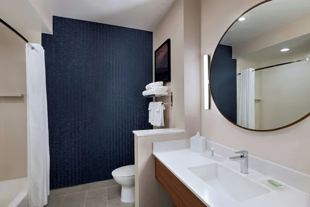 غرفة بسرير كينج بإطلالة على المدينة لذوي الإعاقة، Fairfield Inn & Suites Fort Worth Alliance Airport 4/5