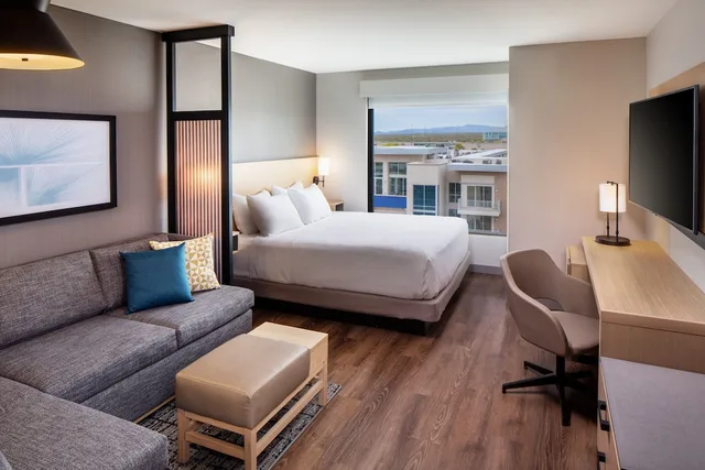 غرفة بسرير كينج مع أريكة لذوي الإعاقة، Hyatt Place Scottsdale North 1/2