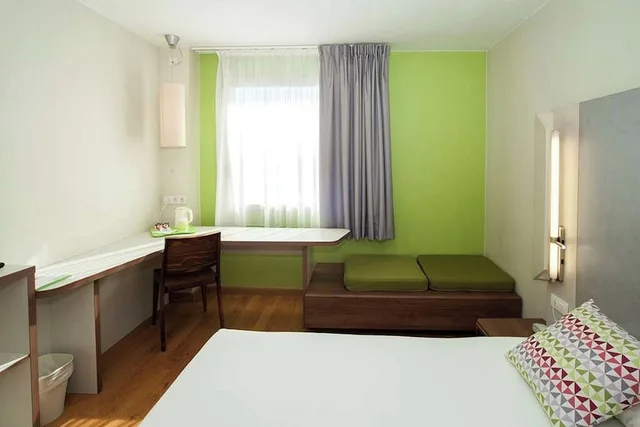 Room, Twin Beds, Travelodge BCN Cornella Fira 2/6