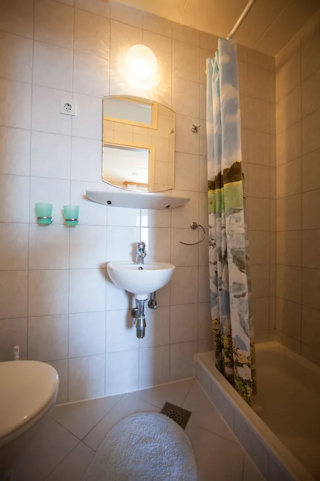 غرفة ثلاثية بثلاثة أسرّة، Mira Seafront Guesthouse 4/5