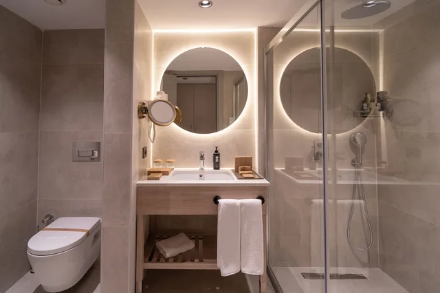غرفة ديلوكس عائلية بسرير كوين وسرير فردي بإطلالة على البحر، Arcanus Hotels Sorgun 6/7