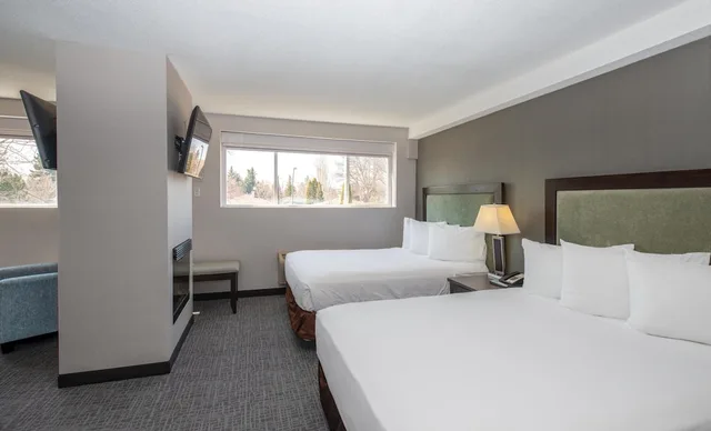 Coast, Premium, Junior Suite, Superior, Studio, 2 Queen Beds، Coast Lethbridge Hotel and Conference Centre 1/3