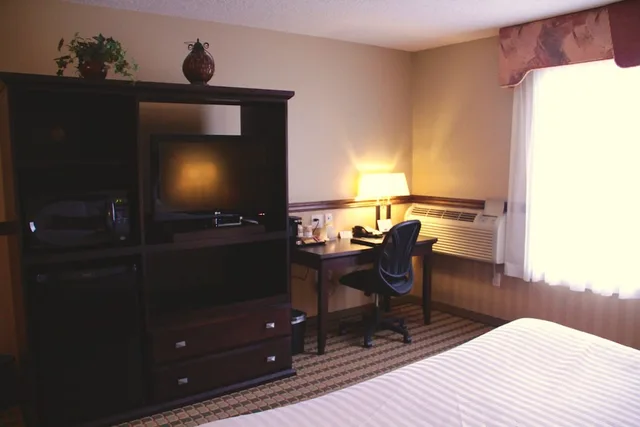 غرفة قياسية بسرير كينج، Best Western Diamond Inn 4/6