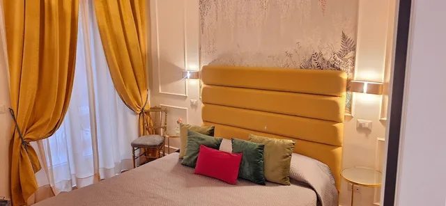 غرفة ديلوكس بسرير كوين بشرفة، Ingrami Suites 5/8