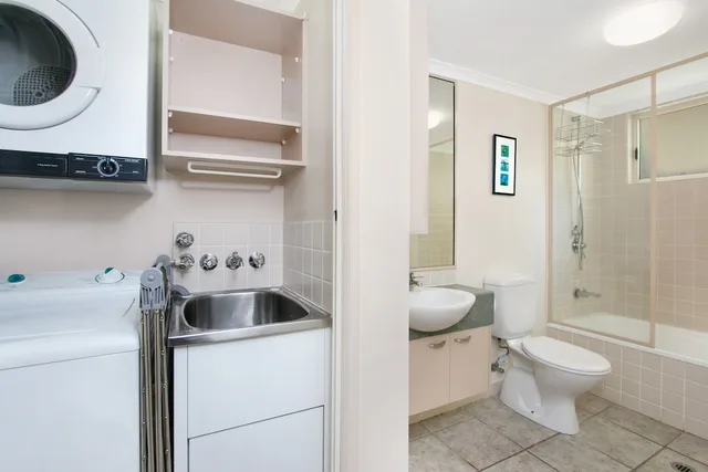 2 Bedrooms, Queen and Twin Beds, Beach Front، TRINITY WATERS 4/4