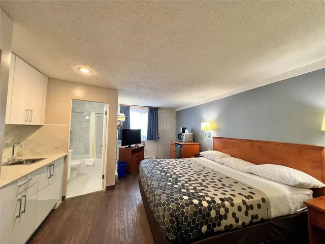 غرفة بسرير كينج، Econo Lodge Calgary Motel Village 10/10