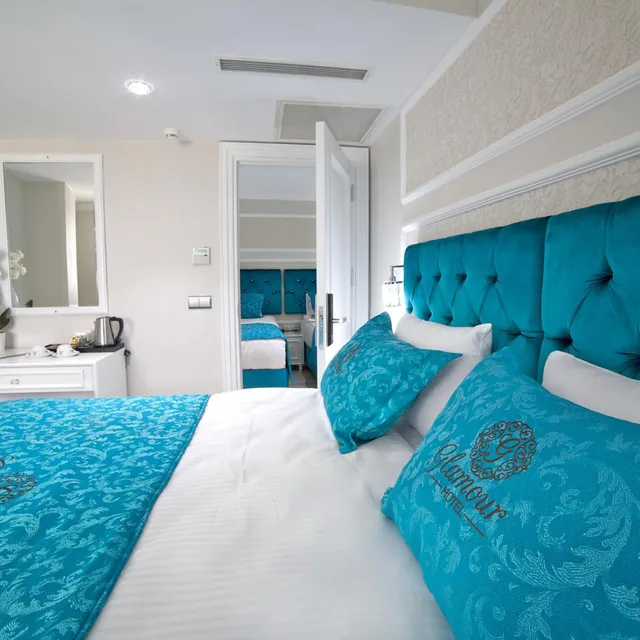 Connecting, Double Bed, Glamour Hotel 4/8