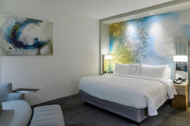 غرفة بسرير كينج، Courtyard By Marriott Lake Jackson 2/6