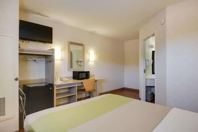 غرفة بسرير كوين لغير المدخنين، Motel6 Statesville, NC 8/10