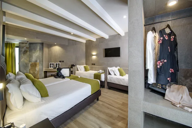 غرفة رباعية بسريرين كوين، Just Hotel Milano 2/4
