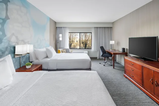 غرفة بسريرين كوين لذوي الإعاقة، Courtyard by Marriott Roseville Galleria Mall/Creekside Ridge Drive 2/5