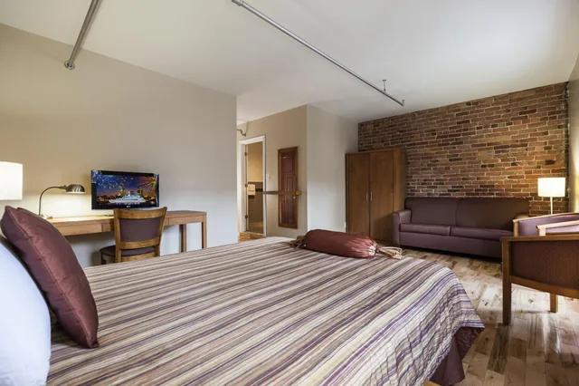 Superior, Double Bed, Hotel Quartier des Spectacles 1/6