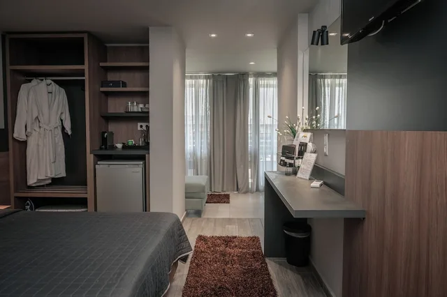 Deluxe, Queen Bed, Sofa, Elizabeth Queen Luxury Rooms 10/10