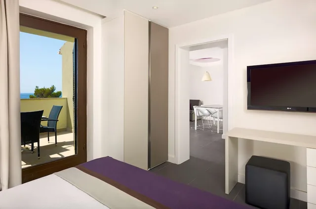 شقة بريميوم بسرير مزدوج بإطلالة على البحر بغرفة نوم واحدة مع أريكة، Park Plaza Verudela Pula 5/9