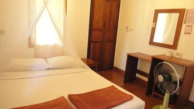 Standard, Double Bed, with Fan، Tropical Garden Bungalow 2/2