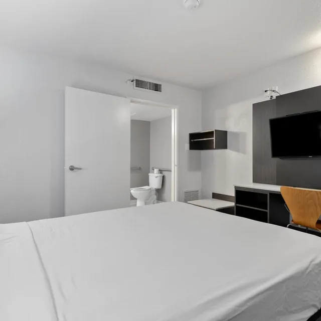 غرفة بسرير كوين، Motel6 Oceanside, CA 2/10