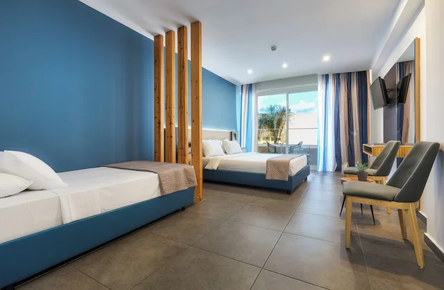 Superior, 1 King and 1 Single Beds, Enorme Infinity Beach 2/5